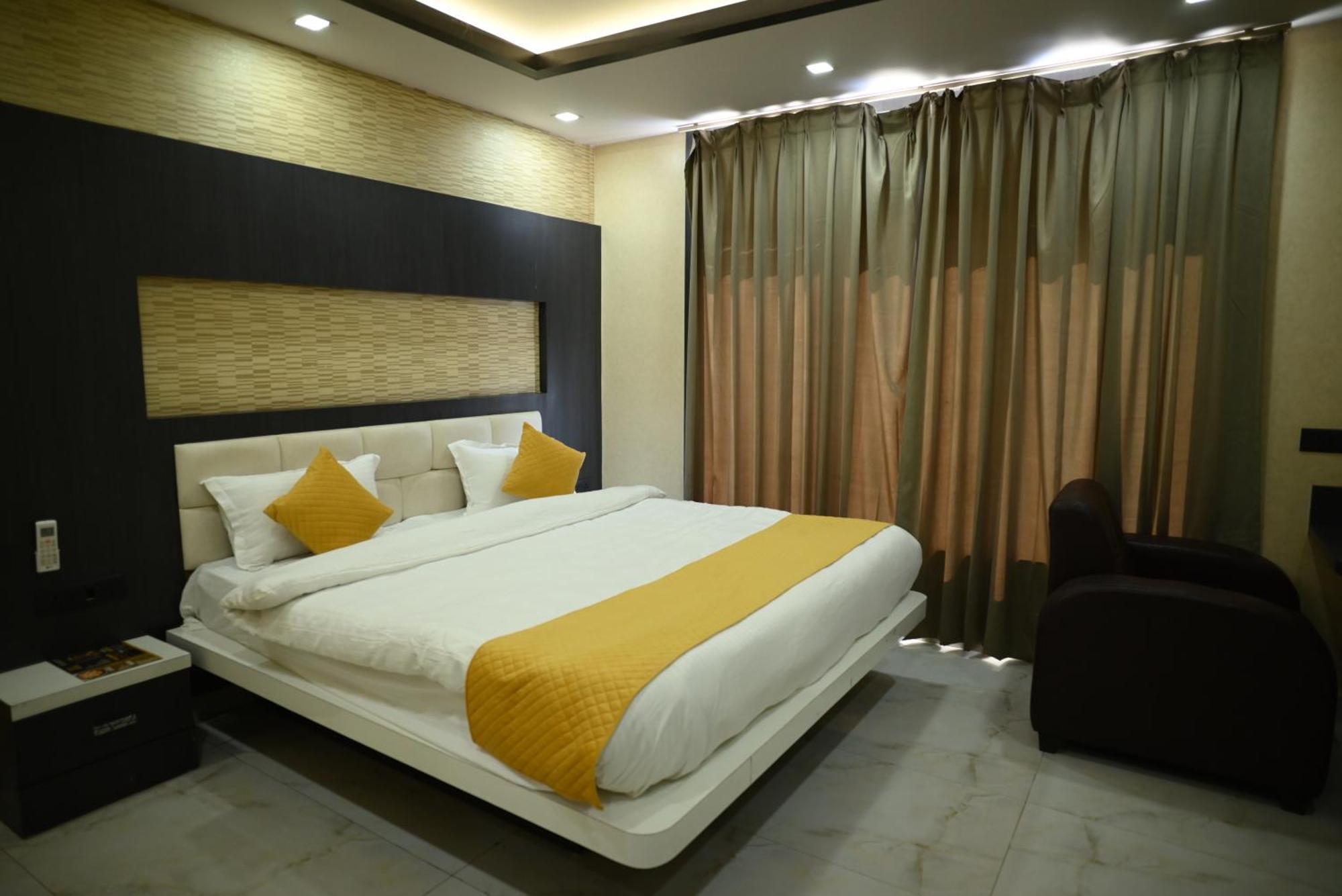 Kings Inn Hotel 兰契 外观 照片