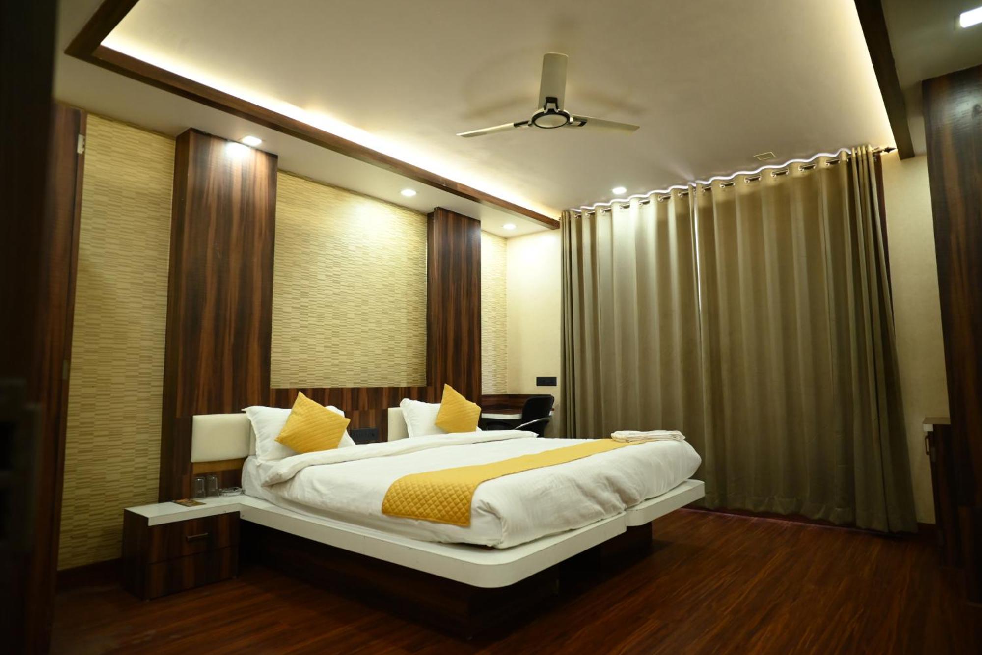 Kings Inn Hotel 兰契 外观 照片