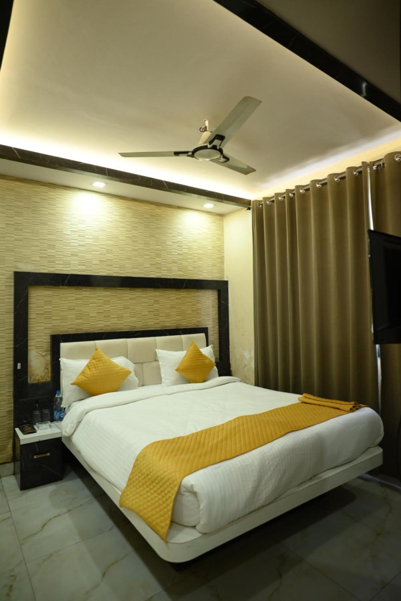 Kings Inn Hotel 兰契 外观 照片