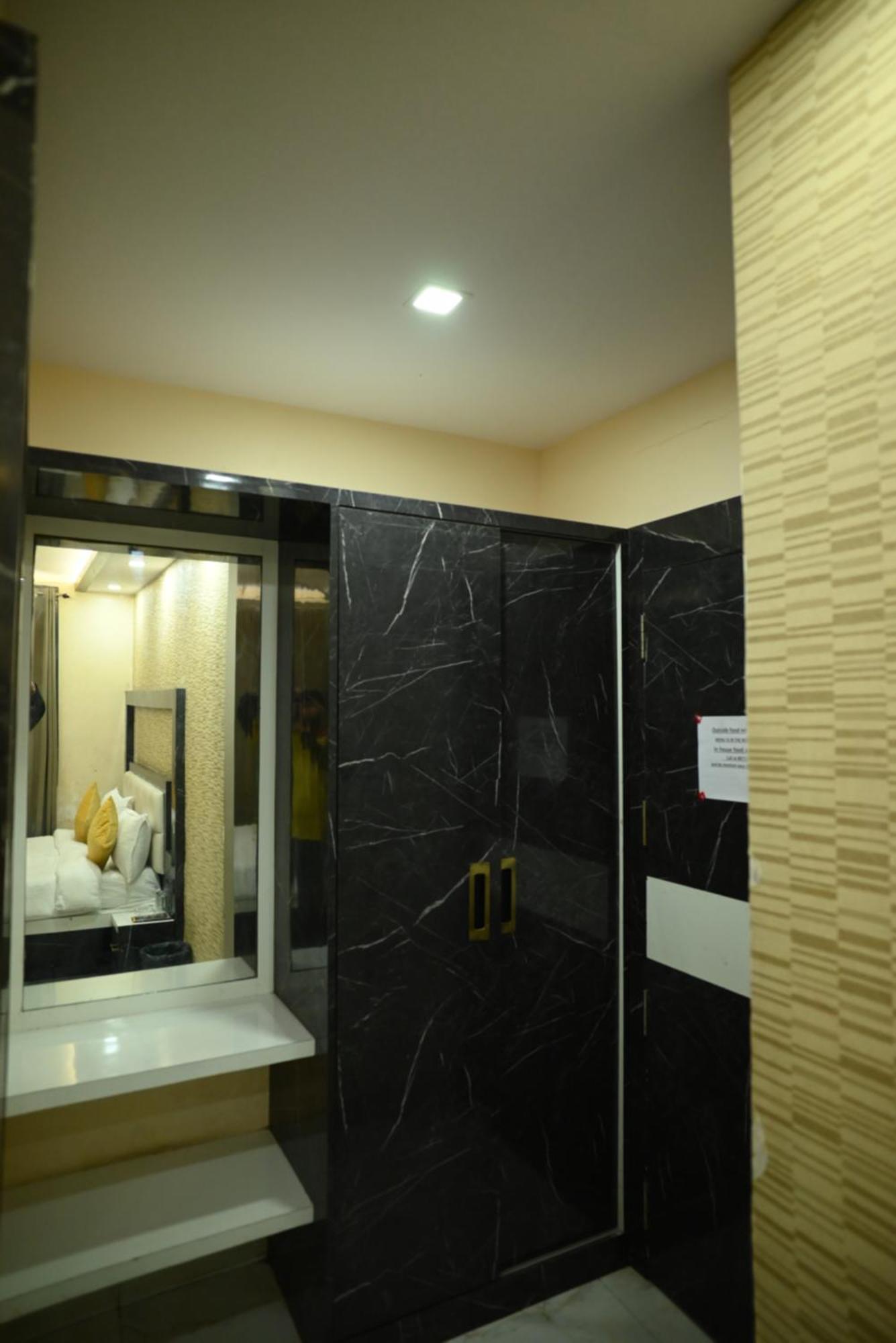 Kings Inn Hotel 兰契 外观 照片