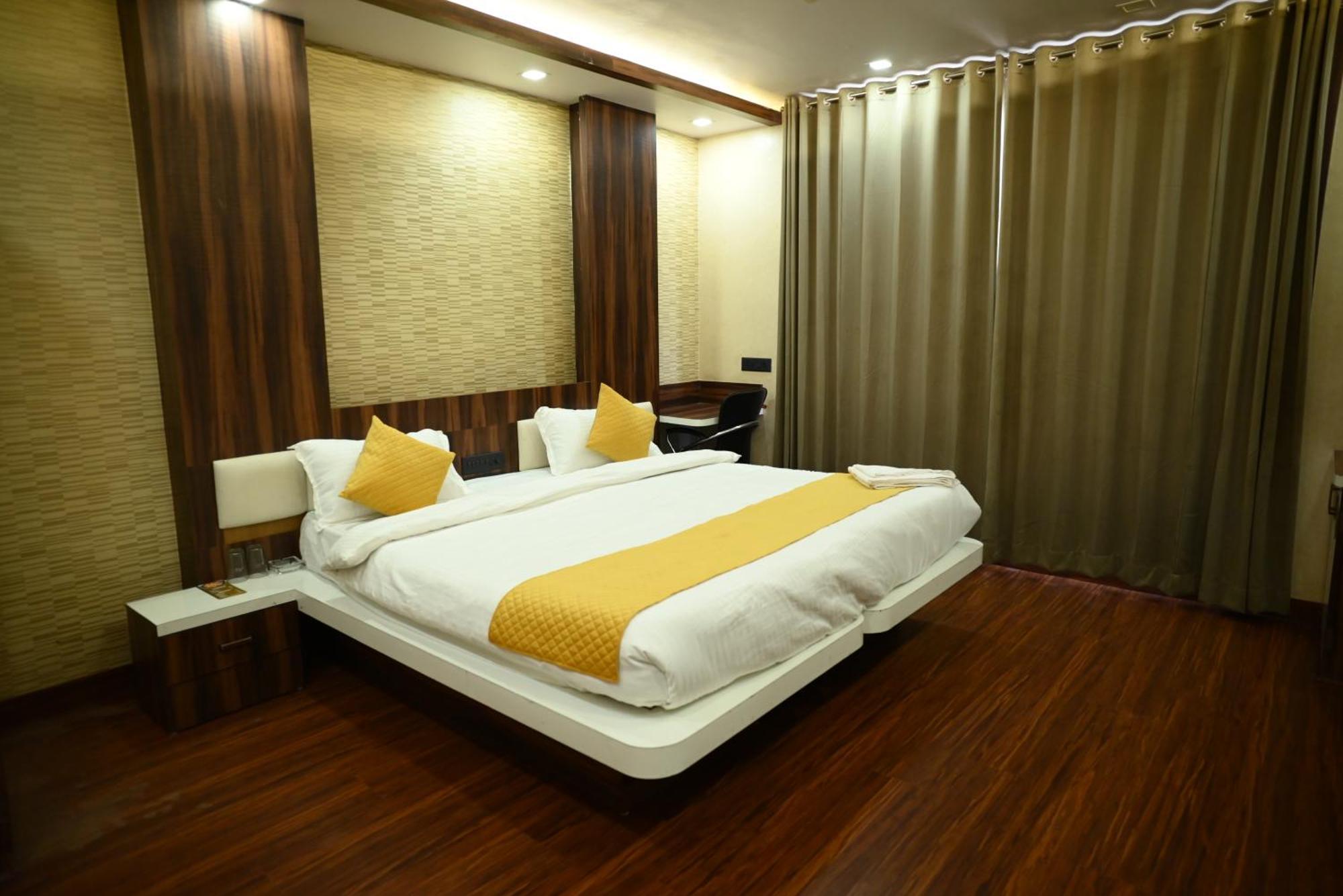 Kings Inn Hotel 兰契 外观 照片